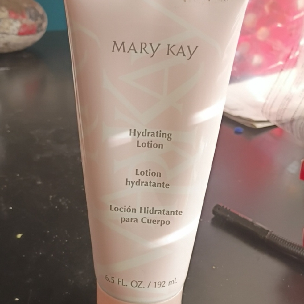 Mary Kay Hydrating Lotion in Soft Pink